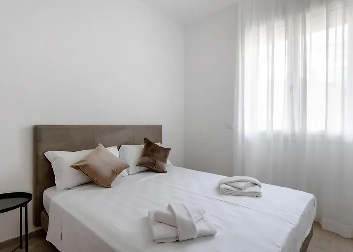 Apartman Le Dodici Porte - Porta San Vitale 8 By District *